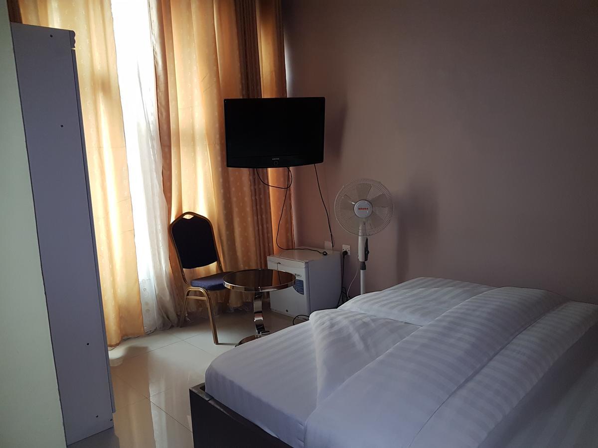 Hotel La Benediction Goma Buitenkant foto